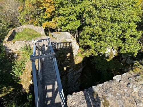 Burgruine Schellenberg und Brotfelsen