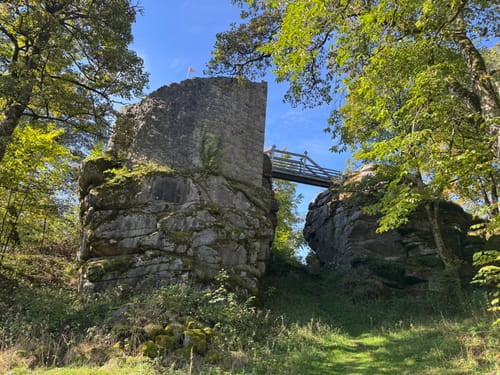 Burgruine Schellenberg und Brotfelsen