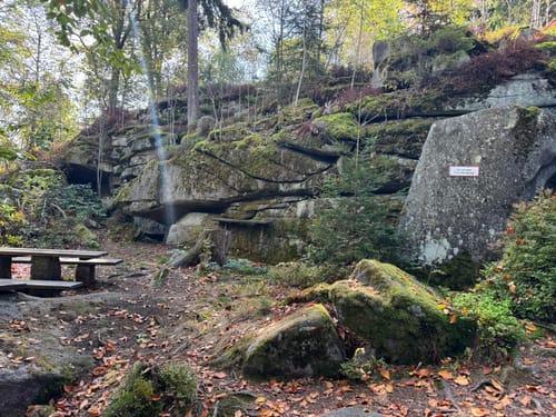 Burgruine Schellenberg und Brotfelsen