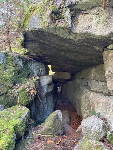 Burgruine Schellenberg und Brotfelsen