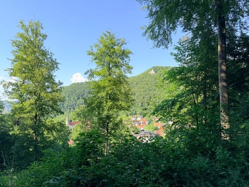 Vom Schloss Lichtenstein zur Brunnensteinhöhle