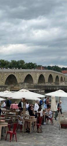 Regensburg: Steinerne Brücke - Altes Rathaus - Dom Sankt Peter
