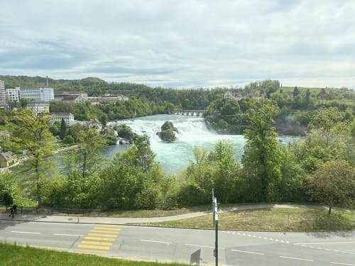 Rheinfallquai  via Buechhaldenstrasse