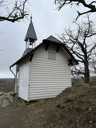 Über die Verlobungsurne zum Schalkenburg