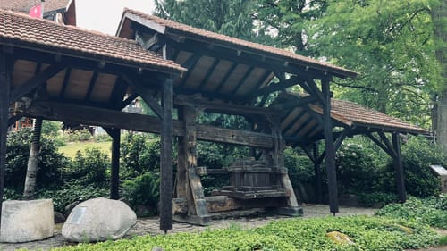 Schnapsbrunnenweg 1