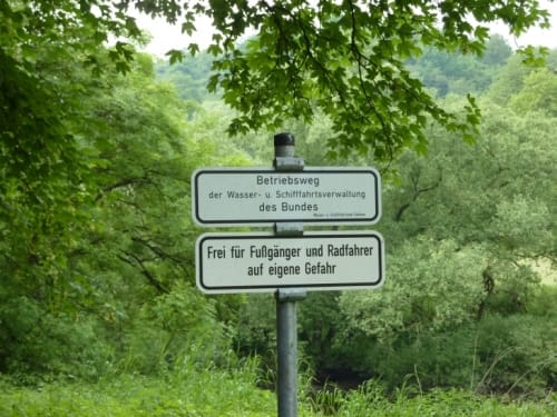 Vom Schloss Laurenburg entlang der Lahn