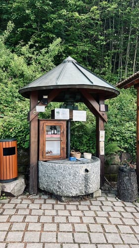 Schnapsbrunnenweg 1