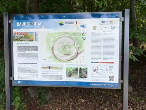 Vulkanlandschaft Rauher Kulm Gelbe - Blaue Linien