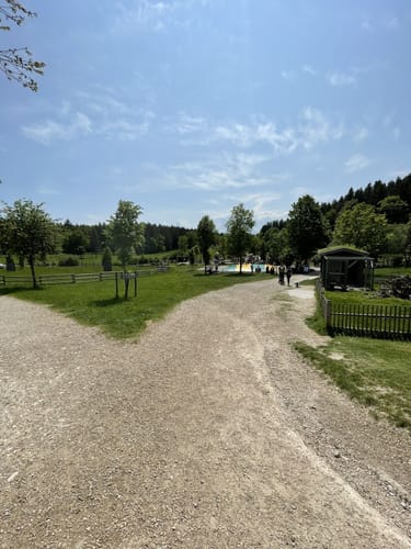 Von Großhelfendorf durch den Bergtierpark Blindham