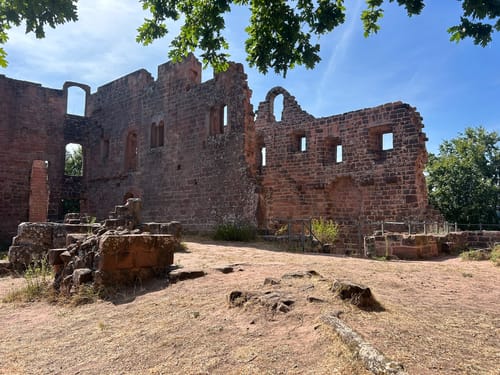 Zur Burg Hohenecken und zur Burgaussicht