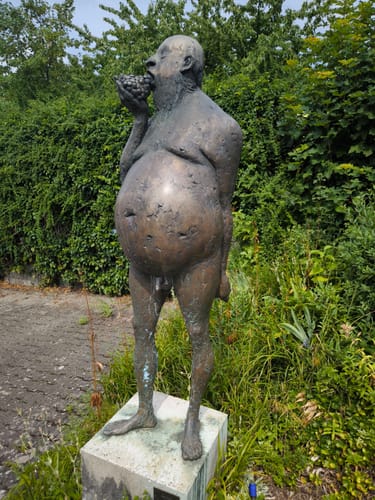 Strümpfelbacher Skulpturenpfad Nuss