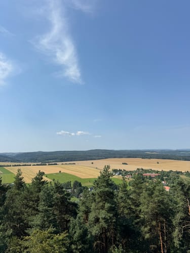Leupoldishain - Labyrinthwächter - Panoramablick Bernhardstein