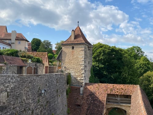 Rothenburg ob der Tauber: Alte Stadtmauer mit Wehrgang Runde