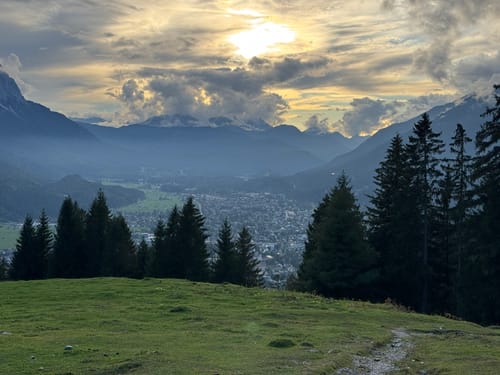 Familienwanderung zur Fichtenhütte auf dem Wank-Panoramaberg