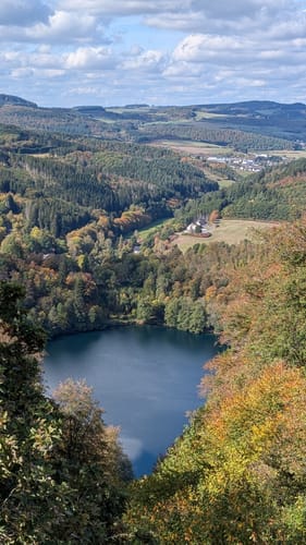 Um die drei Dauner Maare ab Schalkenmehren