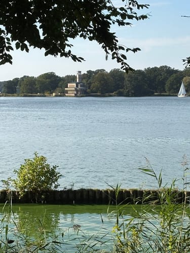 Rundgang ums Schloß Glienicke