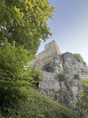 Zum Neidlinger Wasserfall und der Ruine Reußenstein