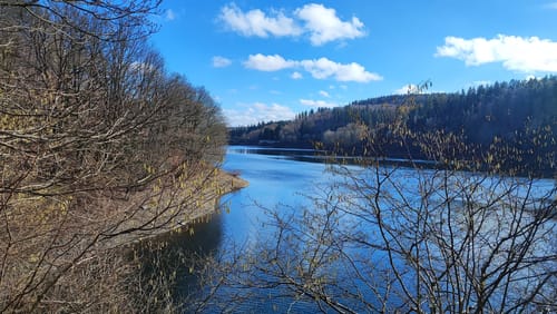 Waldkapelle und Oleftalsperre