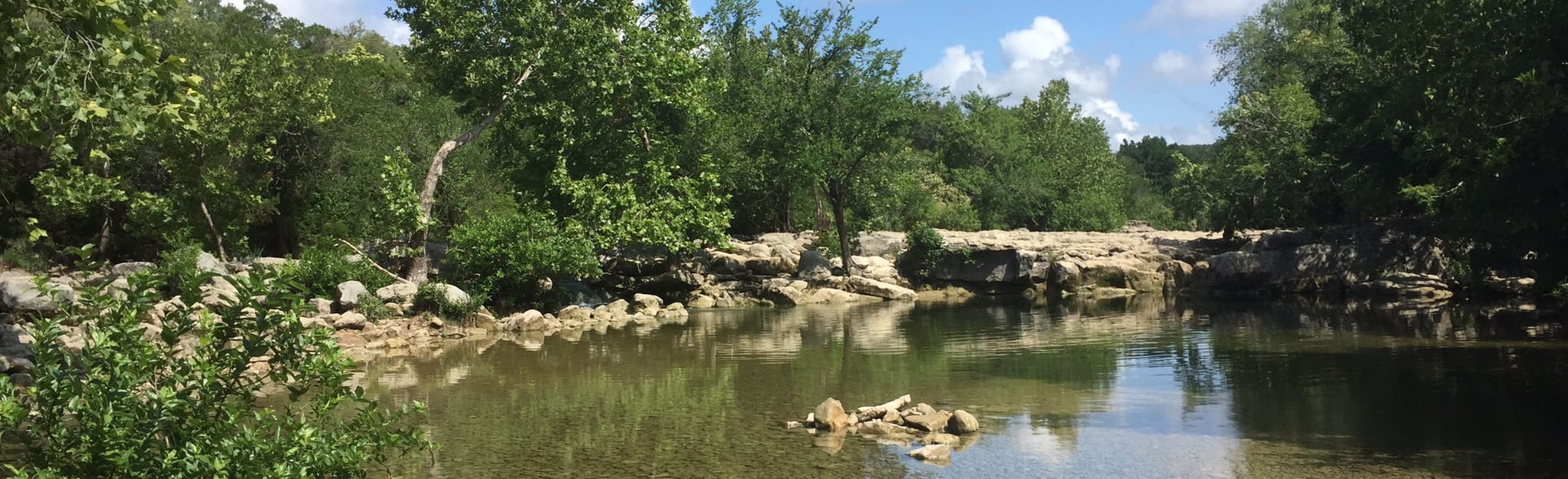 Barton Creek Greenbelt Trail 1756 - EyJidWNrZXQiOiJhc3NldHMuYWxsdHJhaWxzLmNvbSIsImtleSI6InVwbG9hZHMvcGhvdG8vaW1hZ2UvMjA1MDc3NDgvNTc4YjAzMjBlMjk0ZjNkMzM3NzJmNzkxYmJmNTlhMWUuanBnIiwiZWRpdHMiOnsidG9Gb3JtYXQiOiJqcGVnIiwicmVzaXplIjp7IndpZHRoIjoyMDQ0LCJoZWlnaHQiOjYyNCwiZml0IjoiY292ZXIifSwicm90YXRlIjpudWxsLCJqcGVnIjp7InRyZWxsaXNRdWFudGlzYXRpb24iOnRydWUsIm92ZXJzaG9vdERlcmluZ2luZyI6dHJ1ZSwib3B0aW1pc2VTY2FucyI6dHJ1ZSwicXVhbnRpc2F0aW9uVGFibGUiOjN9fX0=