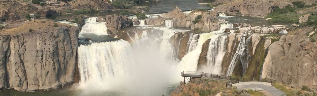 are dogs allowed at shoshone falls