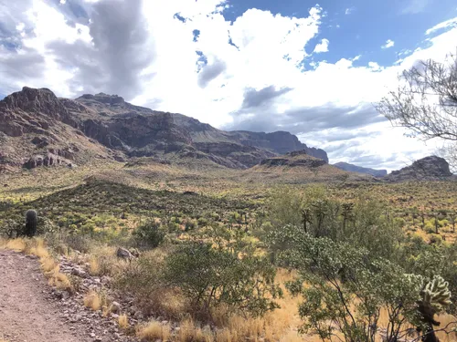 Hiking trails in the superstition clearance mountains