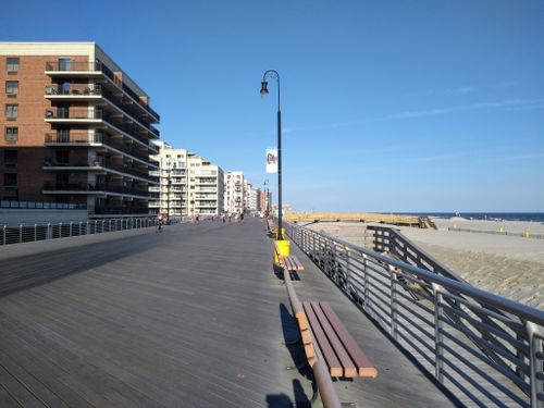 are dogs allowed on the long beach boardwalk