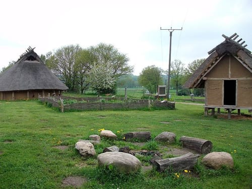 Venne: Mühleninsel - Eisenzeithaus - Steinkreis