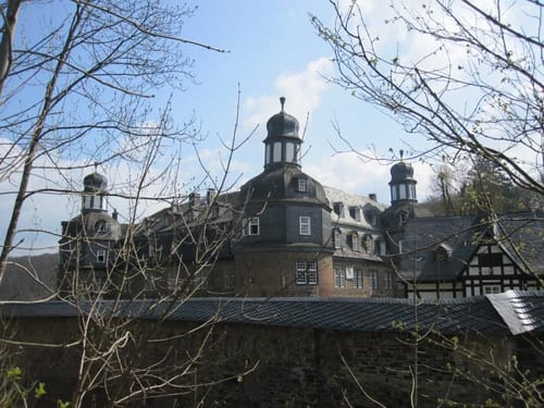 Von Morsbach zum Schloss Crottorf