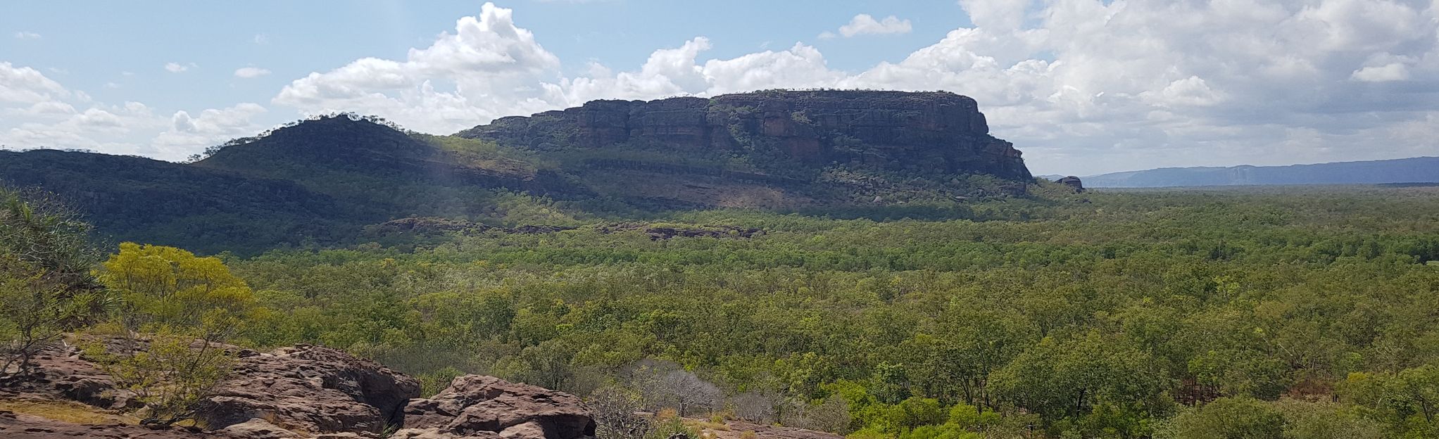 Anbangbang Billabong and Nawurlandja Lookout, Northern Territory ...