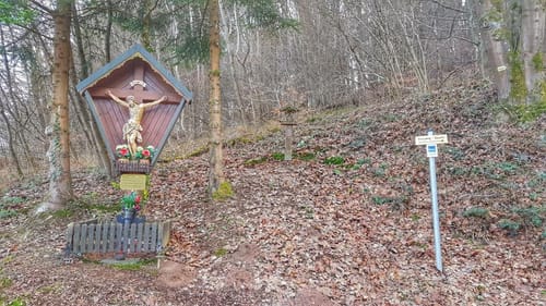 Über Kreuz- und Kapellenweg