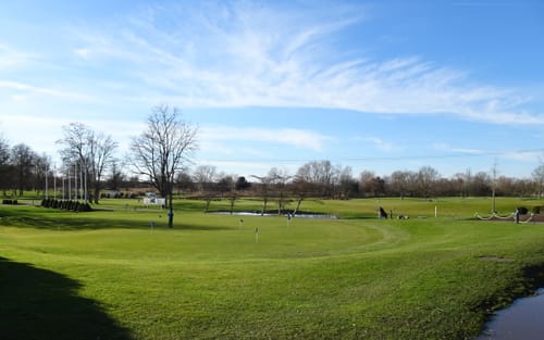 Von Rot durch den Golfplatz
