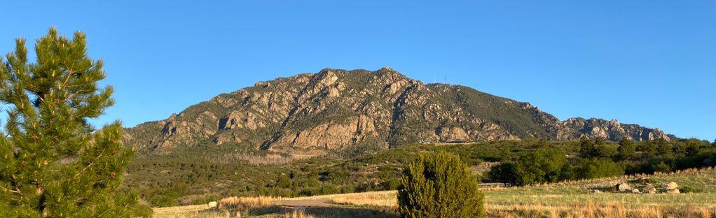 are dogs allowed at cheyenne mountain state park