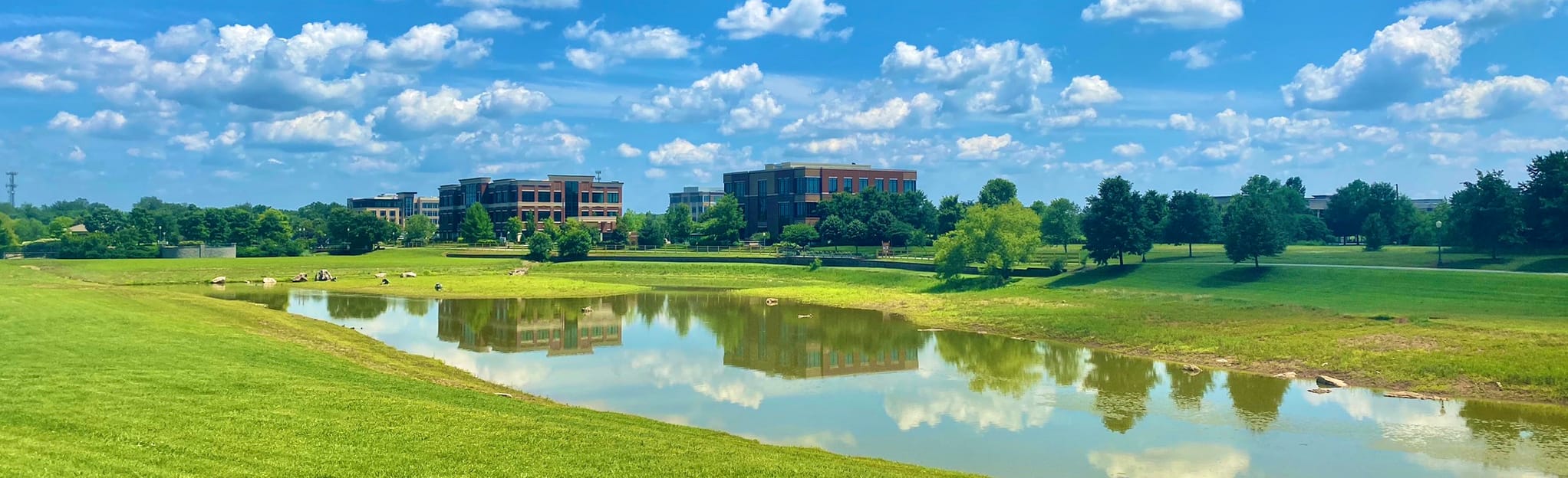 College Street Pond Loop Tennessee - EyJidWNrZXQiOiJhc3NldHMuYWxsdHJhaWxzLmNvbSIsImtleSI6InVwbG9hZHMvcGhvdG8vaW1hZ2UvMjY5MDk1MjcvZGI4MmUxOGZiNWM5MzRhOTgzZjRjNzQ1MWJmZWQxNmQuanBnIiwiZWRpdHMiOnsidG9Gb3JtYXQiOiJqcGVnIiwicmVzaXplIjp7IndpZHRoIjoyMDQ0LCJoZWlnaHQiOjYyNCwiZml0IjoiY292ZXIifSwicm90YXRlIjpudWxsLCJqcGVnIjp7InRyZWxsaXNRdWFudGlzYXRpb24iOnRydWUsIm92ZXJzaG9vdERlcmluZ2luZyI6dHJ1ZSwib3B0aW1pc2VTY2FucyI6dHJ1ZSwicXVhbnRpc2F0aW9uVGFibGUiOjN9fX0=