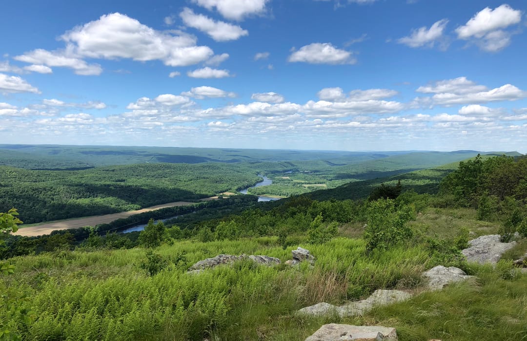 ヨーレイカ Eureka! CAMP-TRAILS Cabin Creek Historic Great Camp, wilderness estate head to luxury