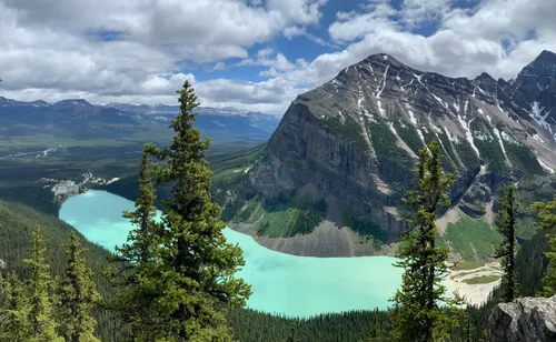 Hiking in Lake Louise 