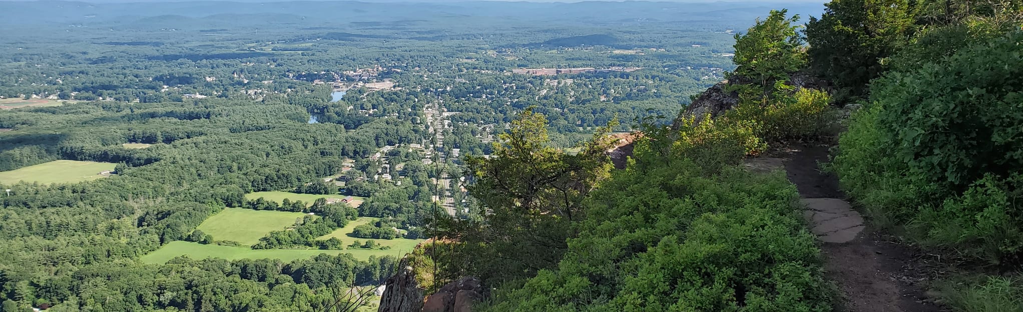 Mount Tom Traverse via Metacomet Monadnock - EyJidWNrZXQiOiJhc3NldHMuYWxsdHJhaWxzLmNvbSIsImtleSI6InVwbG9hZHMvcGhvdG8vaW1hZ2UvMjc2NTUzNzgvNWYyNzY4YTIwMjNjMTZiNDg1ODA3YmY5NTBiMDNiZTUuanBnIiwiZWRpdHMiOnsidG9Gb3JtYXQiOiJqcGVnIiwicmVzaXplIjp7IndpZHRoIjoyMDQ0LCJoZWlnaHQiOjYyNCwiZml0IjoiY292ZXIifSwicm90YXRlIjpudWxsLCJqcGVnIjp7InRyZWxsaXNRdWFudGlzYXRpb24iOnRydWUsIm92ZXJzaG9vdERlcmluZ2luZyI6dHJ1ZSwib3B0aW1pc2VTY2FucyI6dHJ1ZSwicXVhbnRpc2F0aW9uVGFibGUiOjN9fX0=