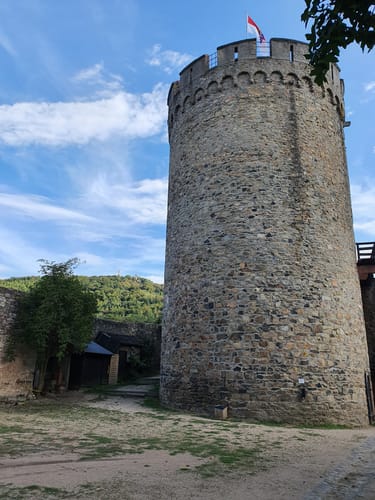 Zwingenberg: Schloss Auerbach und Melibokus