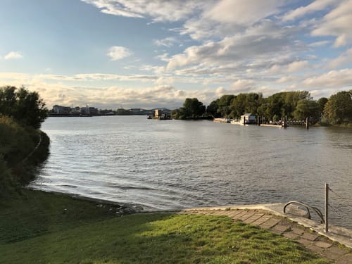 Durch den Holzhafen