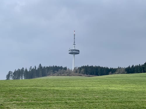 Romantischer Schwadenbach und Traumblicke bei Cassel und Herschbach