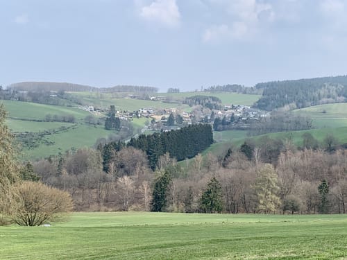 Romantischer Schwadenbach und Traumblicke bei Cassel und Herschbach