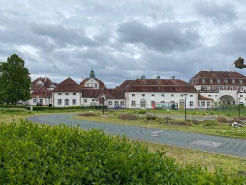 Um den Großen Teich im Kurpark Bad Nauheim