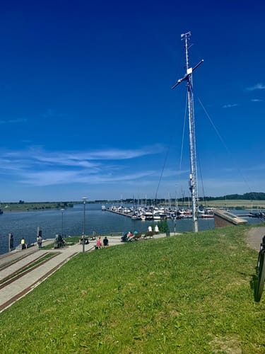 Von Greetsiel vorm Deich nach Norddeich