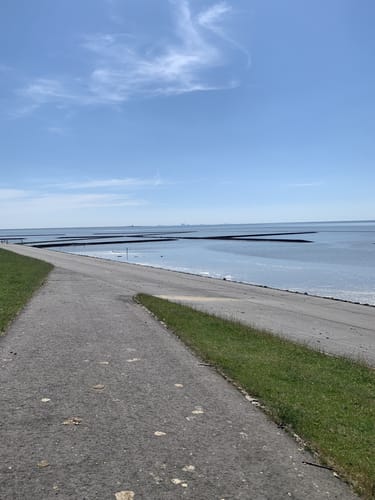 Von Greetsiel vorm Deich nach Norddeich