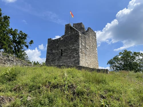 Burgruine Velburg und Hohllochhöhle