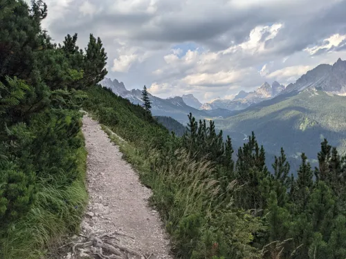 Como é a trilha até o Lago di Sorapis nas Dolomitas