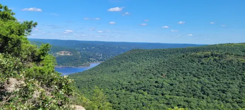 West Hudson Trails Map, 2019: Storm King State Park, Schunemunk State Park,  Black Rock Forest: New York-New Jersey Trail Conference: 9781944450106:  : Books