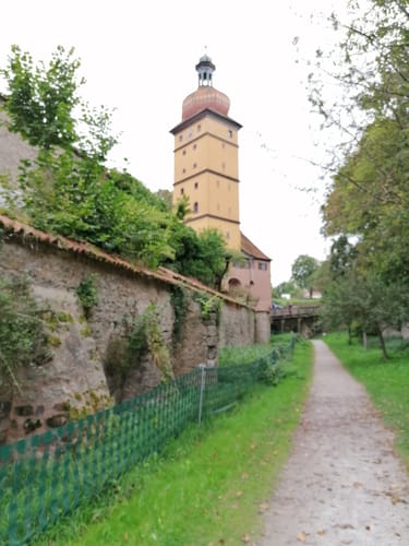 Um die Dinkelsbühler Stadtmauer
