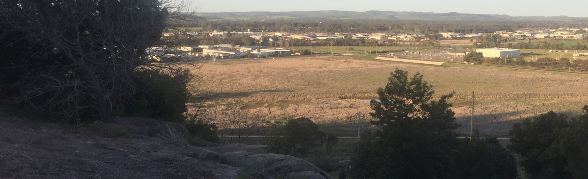 Rocky Hills Reserve via Wagga Wagga Cemetery 7 foto's NieuwZuid