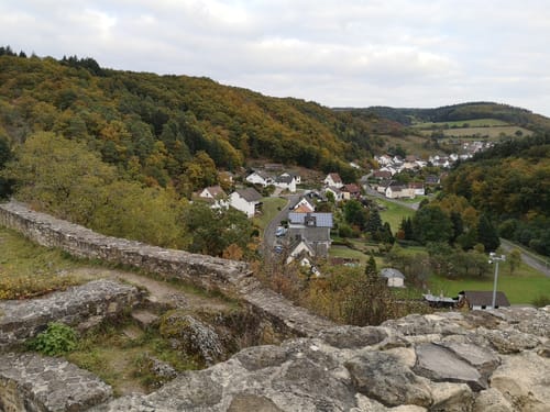 Ruine der Naumburg ab Kirnsulzbach