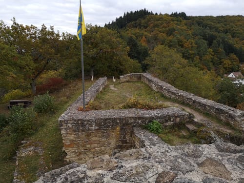 Ruine der Naumburg ab Kirnsulzbach